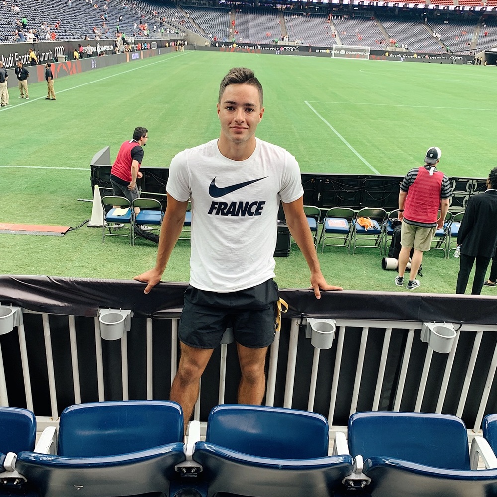 Meet your Posher, Max